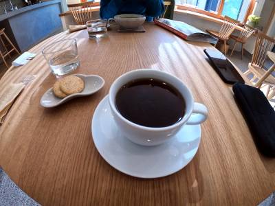 新しく発見したカフェでコーヒーをいただく。