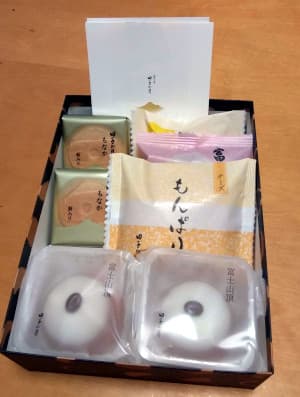 田子の月のお菓子詰め合わせです。