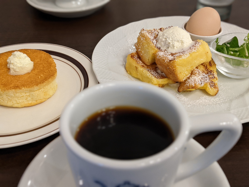 カフェで優雅にモーニング